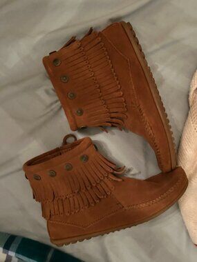 Minnetonka moccasins womans size 7 ankle boots tan leather shoes seven
